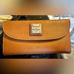 Dooney & Bourke wallet